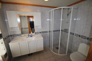 206 L bathroom1