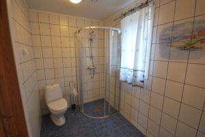 206 M-O bathroom2
