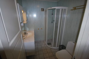224 bathroom3
